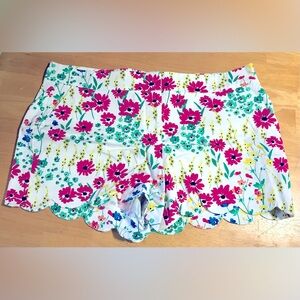 Crown & Ivy Shelby Shorts